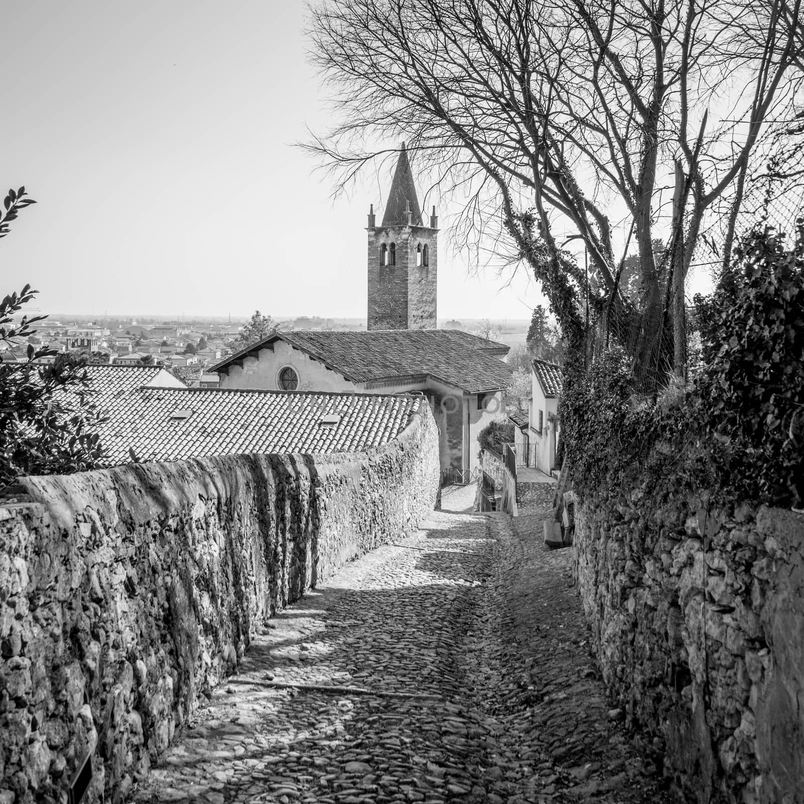 ancient medieval road that leads from the village of Soave to th by Isaac74