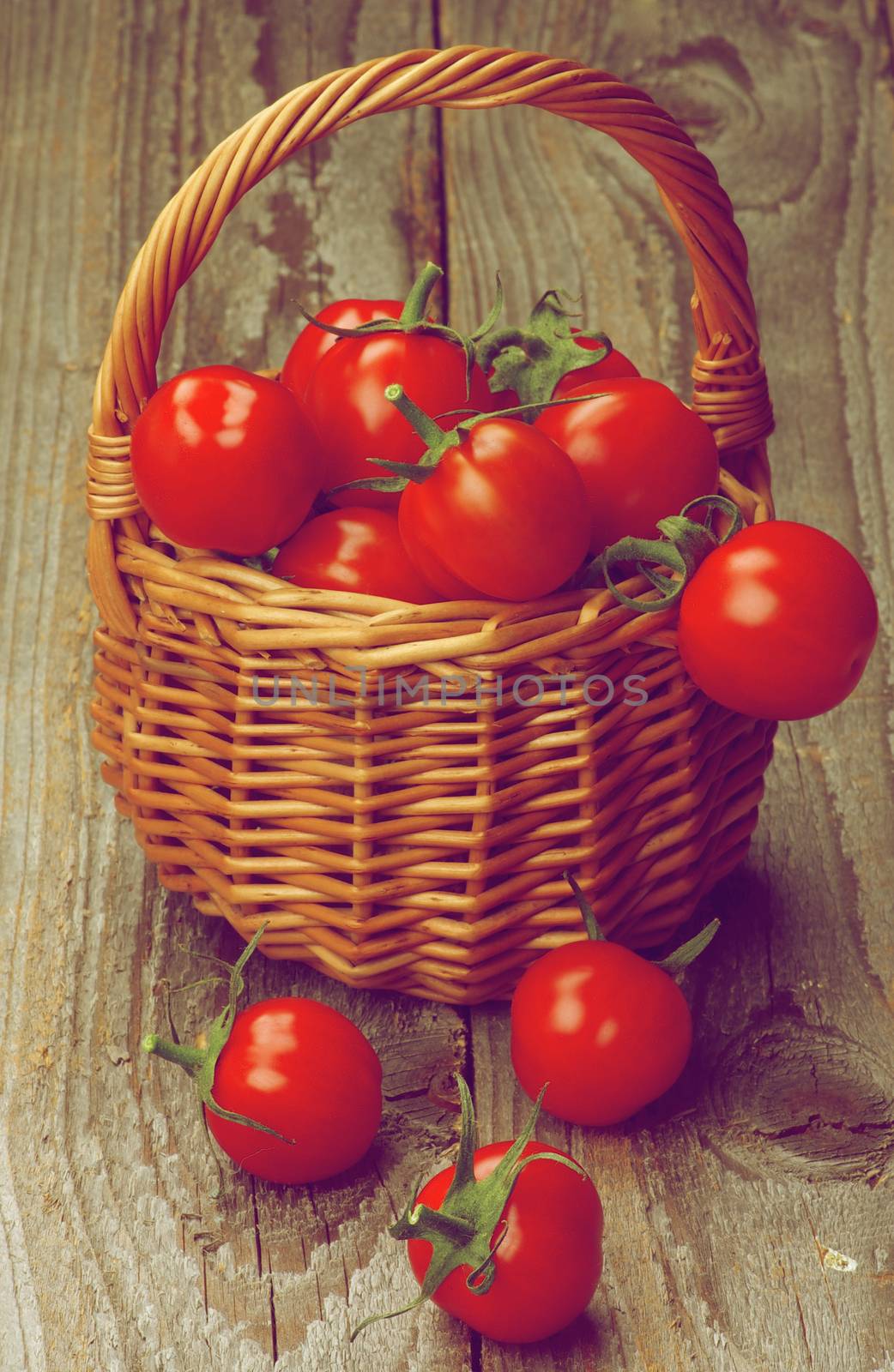 Cherry Tomatoes by zhekos