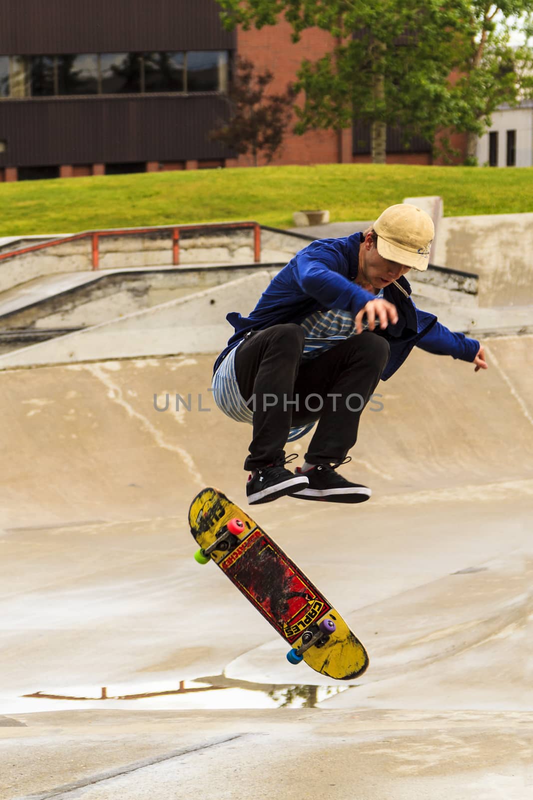 Skateboarding by Imagecom