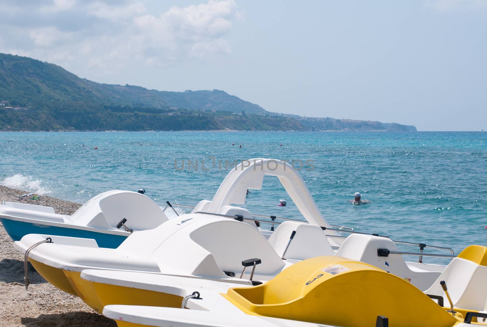 Series of boats with a slide on the beach waiting to sail