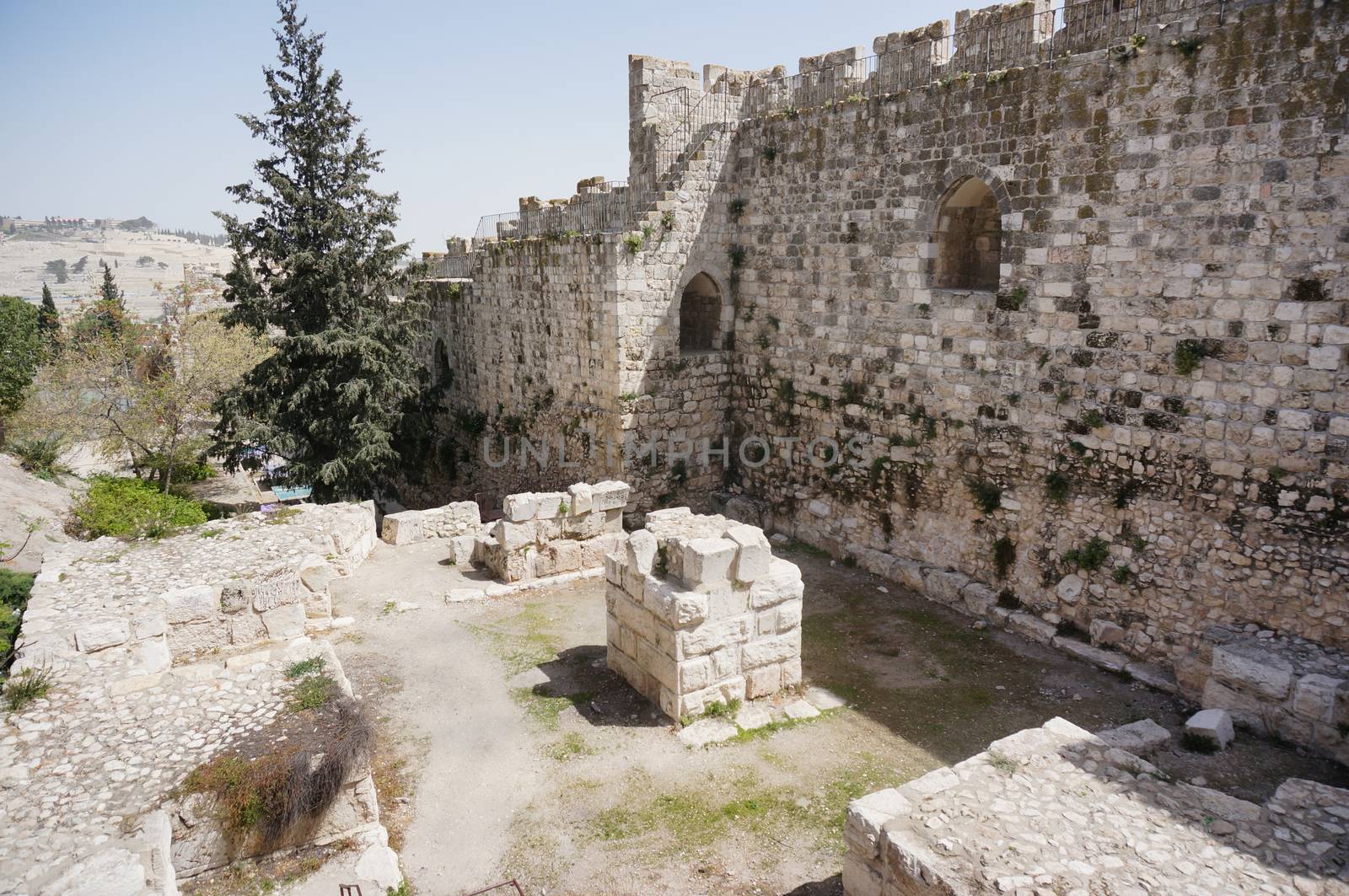 Ruins in Jerusalem by javax