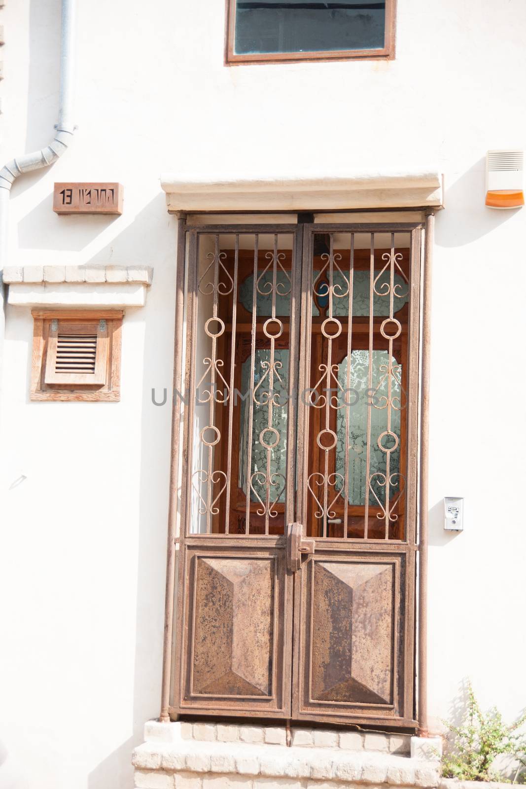 Old houses and silent streets in Tel Aviv