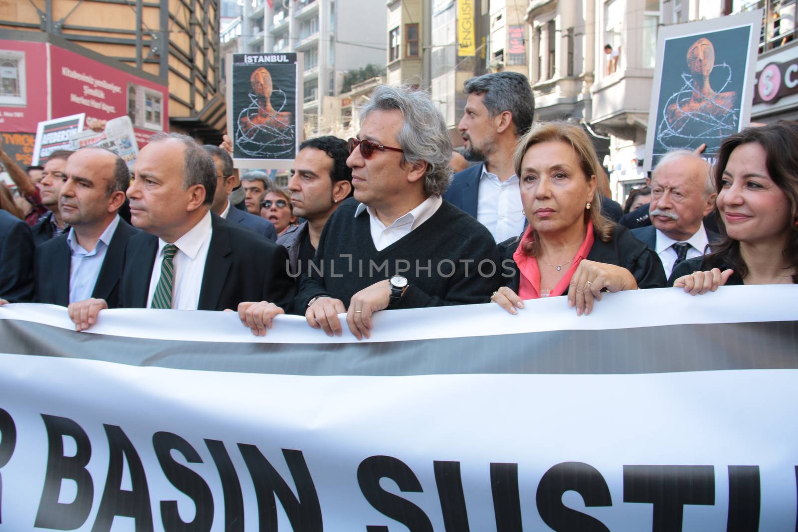 TURKEY, Istanbul: Turkish journalists protested against pressure put on the press by the government, and attacks towards journalists, in Istanbul on September 3, 2015.	News directors, editors and reporters participated in the protests, calling for a free and independent press. Banners included the sign in black and white stating: Free press cannot be silenced.
