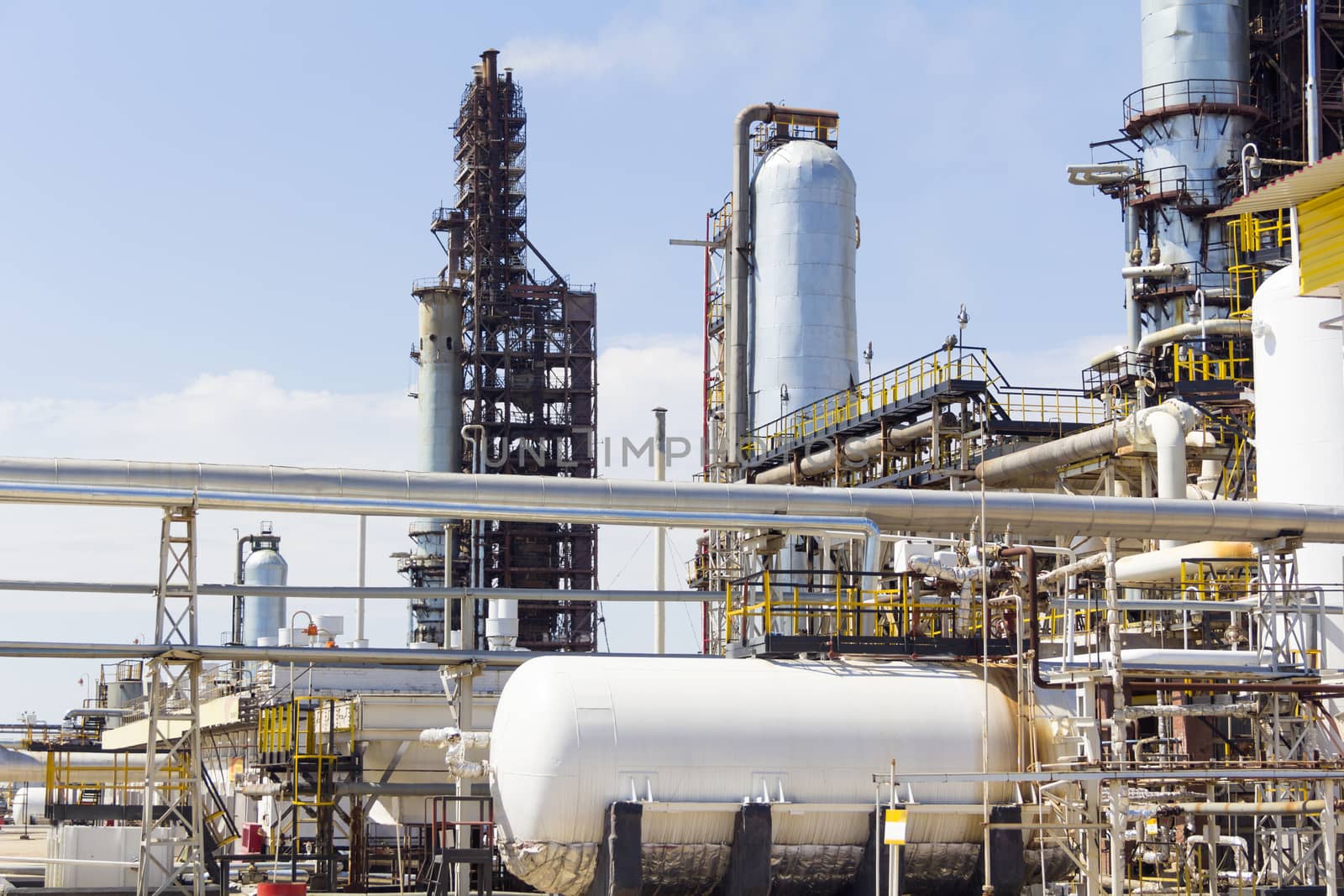 A complex oil refinery for making gasoline