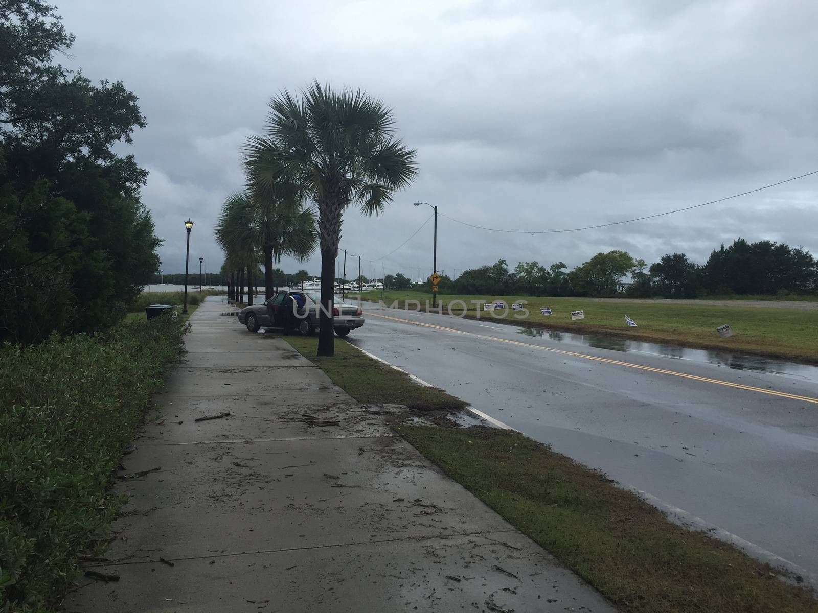 UNITED-STATES, Charleston : Car steps aside from the road when catastrophic floods ravaged much of South Carolina on October 4, 2015. Heavy rains dropped nearly 17 inches on the state capital of Charleston in a 17 hour span. At least nine people died in South Carolina as a result of the flooding and one person has died in neighboring North Carolina. The storms also left some 30,000 residents without power and shut down many major roads. Governor Nikki Haley called the rains the worst in 1,000 years. 