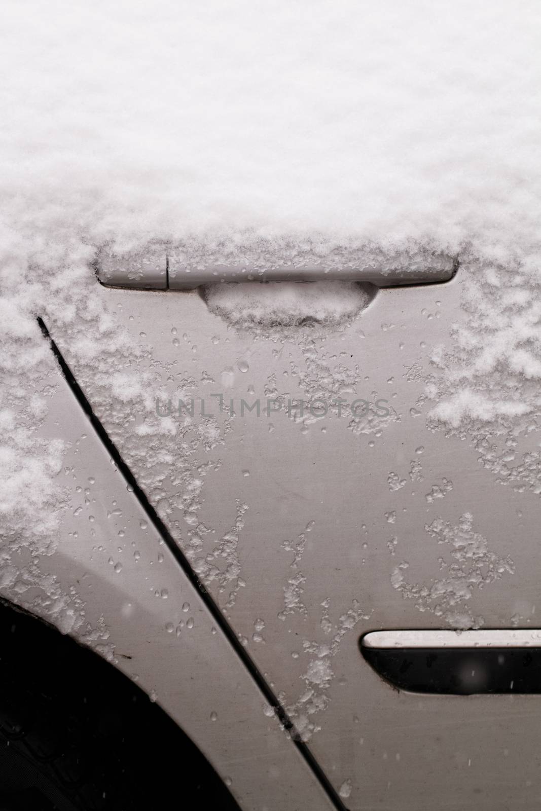 Snowy car by Nneirda