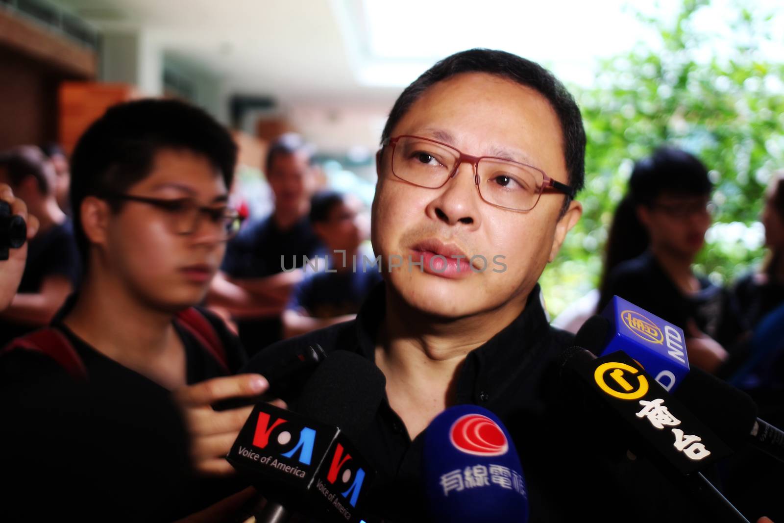 CHINA, Hong-Kong : A man answers questions to the press when around 1 000 students, professors and academics dressed in black walk in silence in the University of Hong-Kong campus against alleged Pekin interference in an academic nomination on October 6th, 2015. The university council rejected by an unclear vote the nomination of law dean Johannes Chan Man-num as pro-vice-chancellor. Johannes Chan Man-num is known to be close to a Hong-Kong Occupy movement leader. 