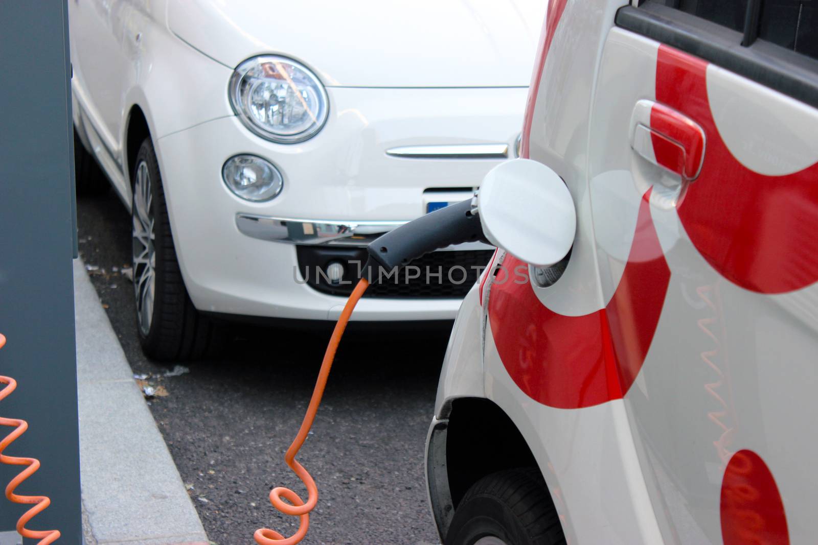 EV charging station for the recharging of electric vehicles