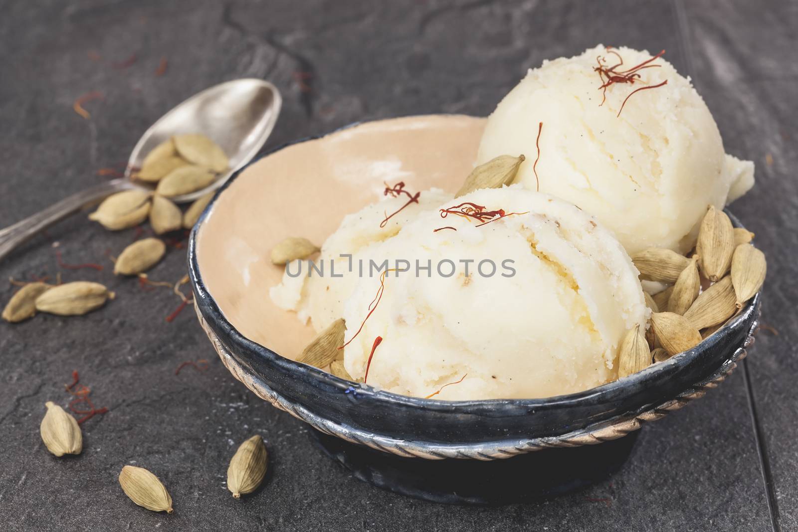 Saffron, cardamom and vanilla ice cream by Slast20