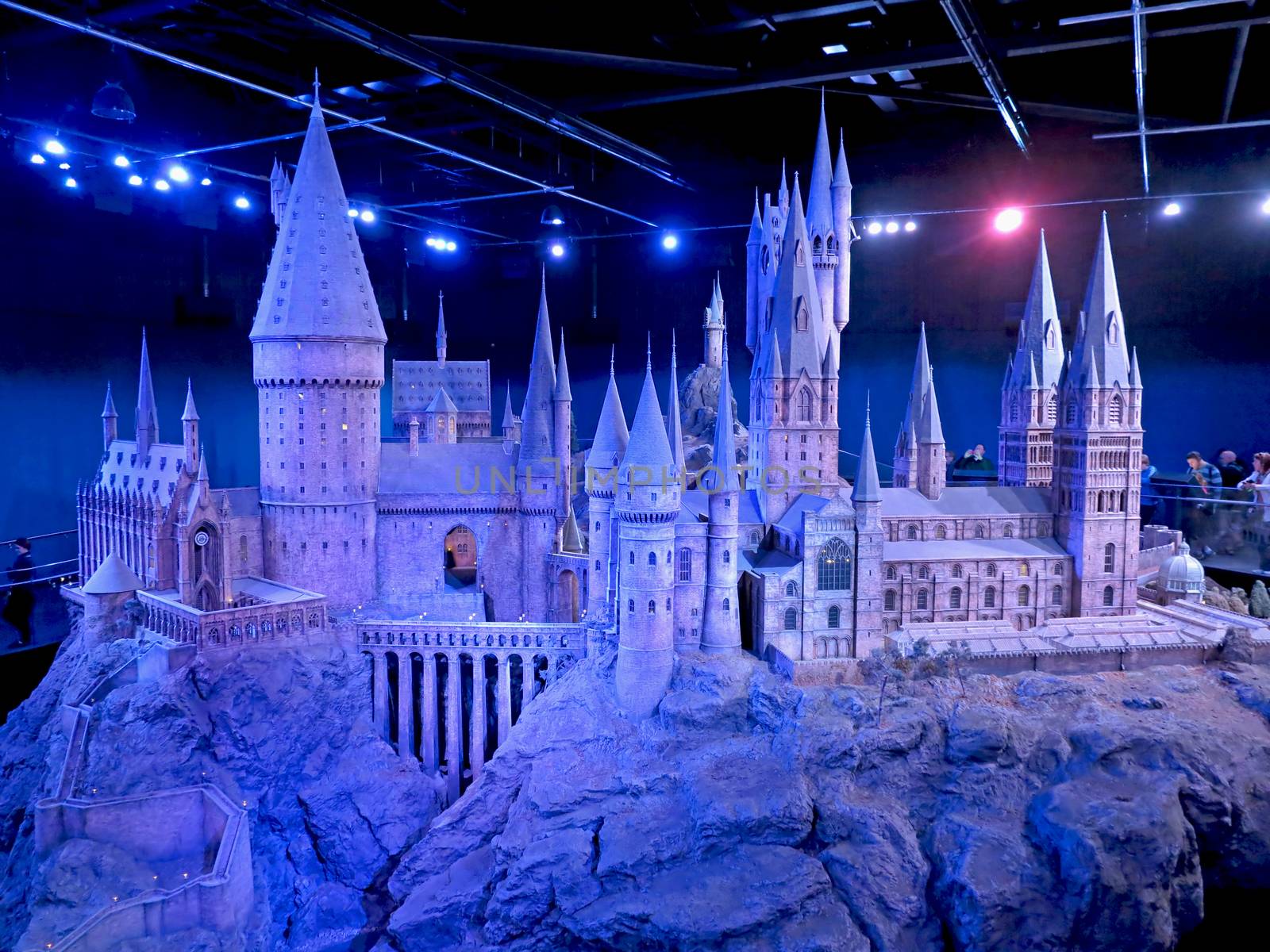 Scale model of Hogwarts by quackersnaps