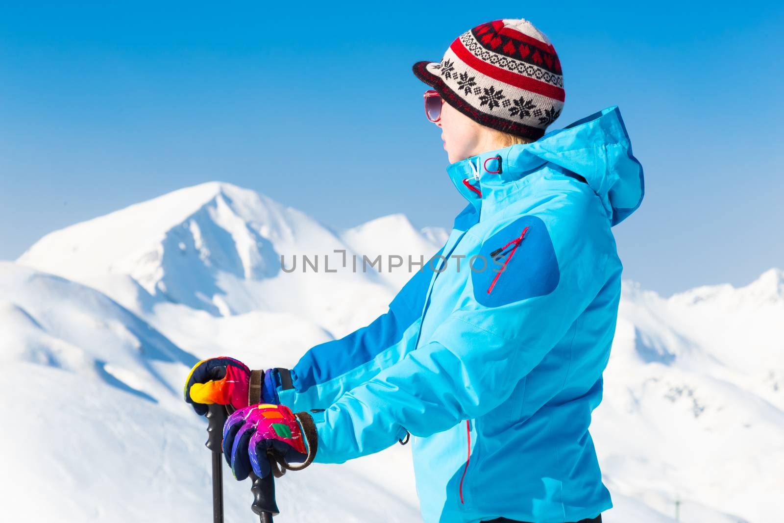 Woman skier. by kasto