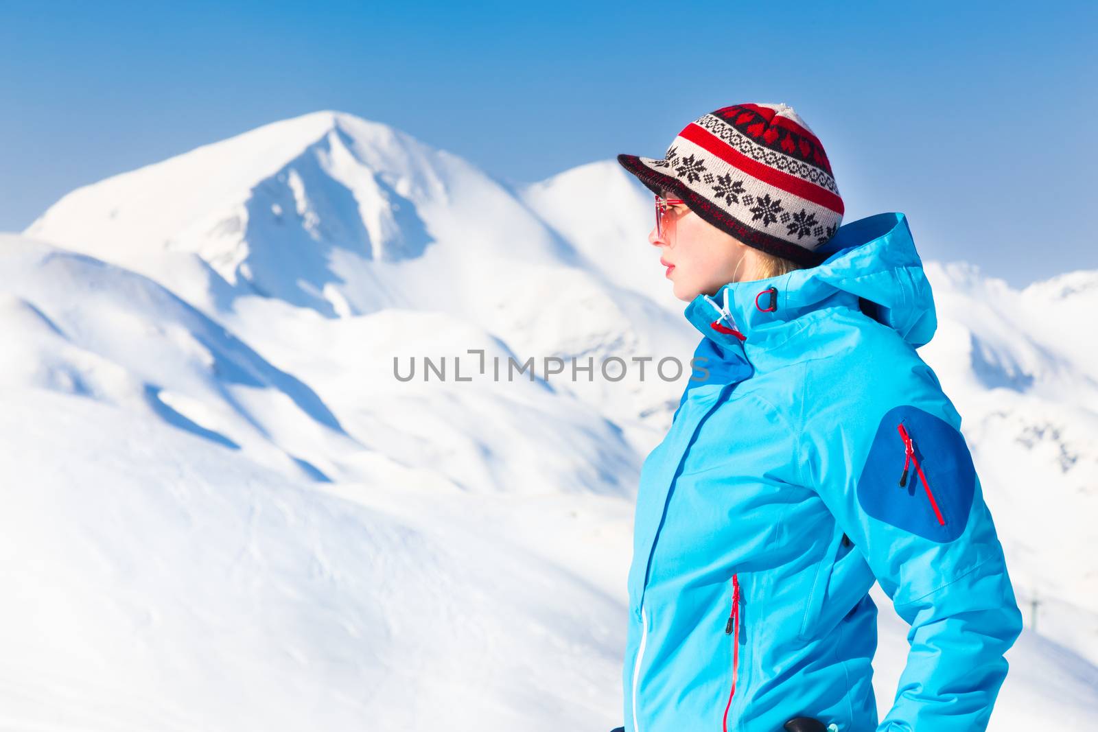 Woman skier. by kasto