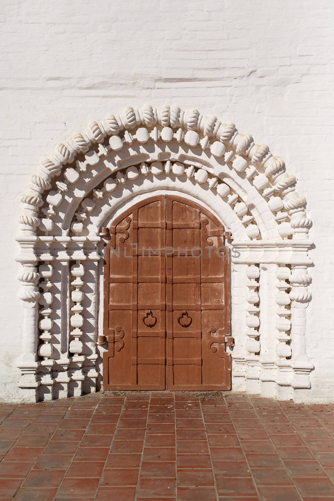 Photo beautiful old doors made of iron
