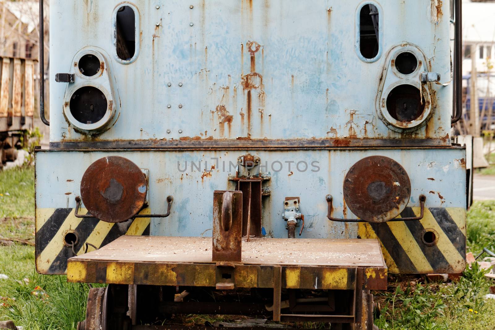 Photo of an old and rusty locomotive 