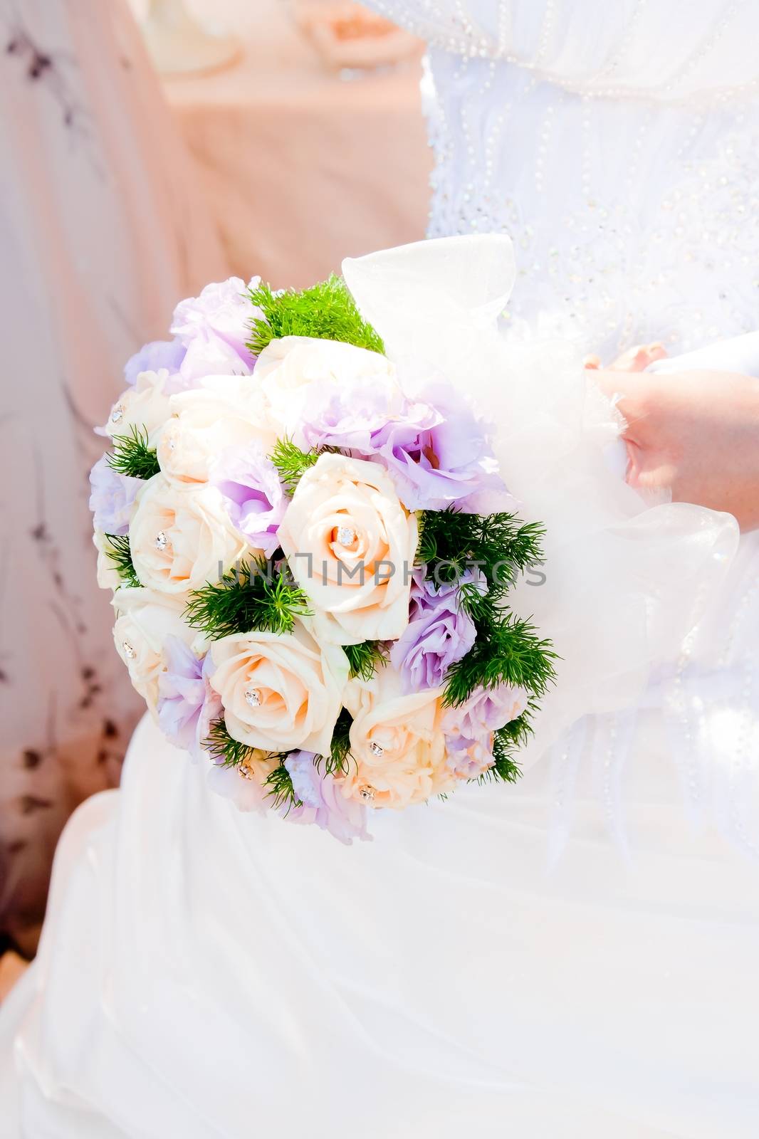 wedding bouquet at bride's hands by donfiore