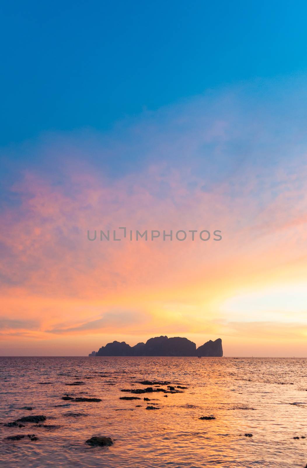 Silhouette of  famous thai Phi-Phi Lee island in colorful romantic sunset. Popular beach holiday travel destination in Thailand, Krabi province. 