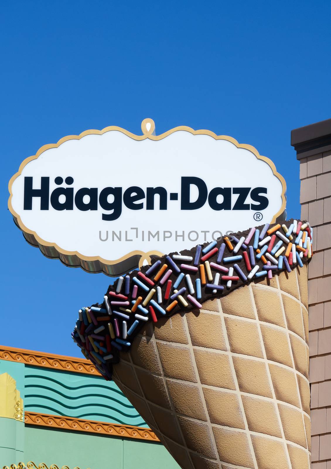 Haagen-Dazs Sign and Exterior by wolterk