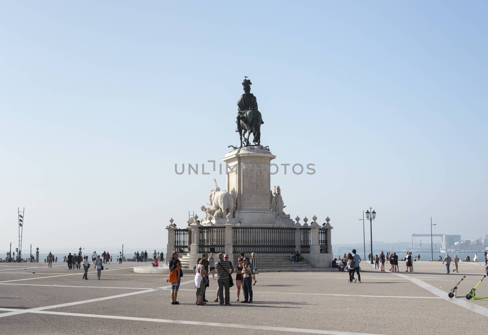 LISBON, PORTUGAL - SEPTEMBER 26: Unidentified people around the rue Augusta arch and the statue of Sao Jorge in Lisbon in Portugalon September 26, 2015. Lisbon is a capital and must famous city of Portugal 