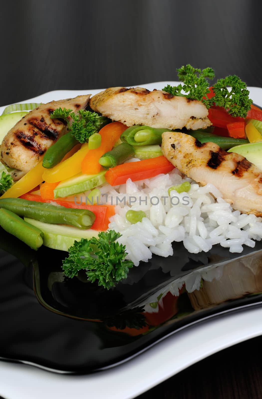 Rice with slices of chicken breast and vegetables