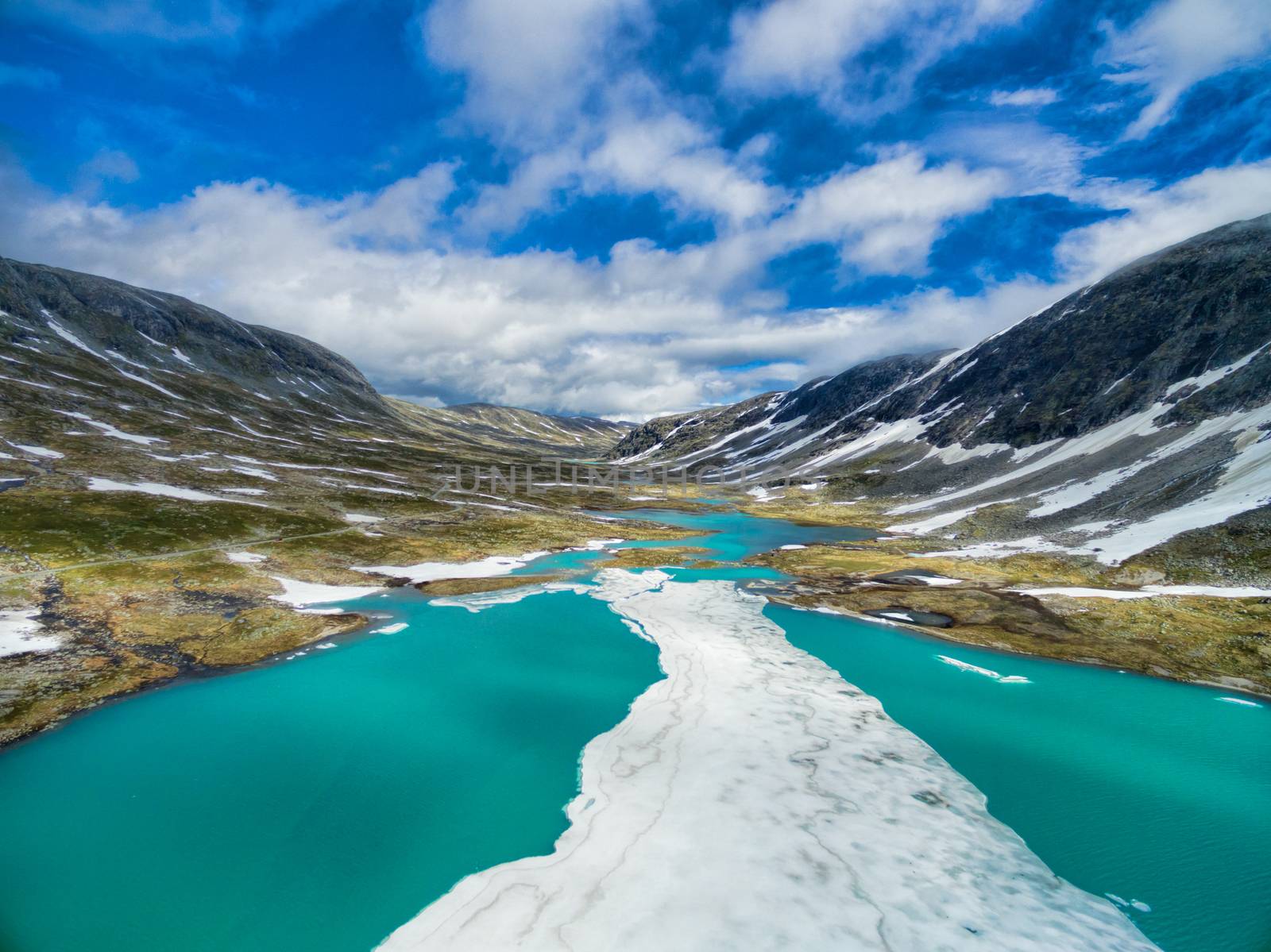 Norwegian mountain lake by Harvepino