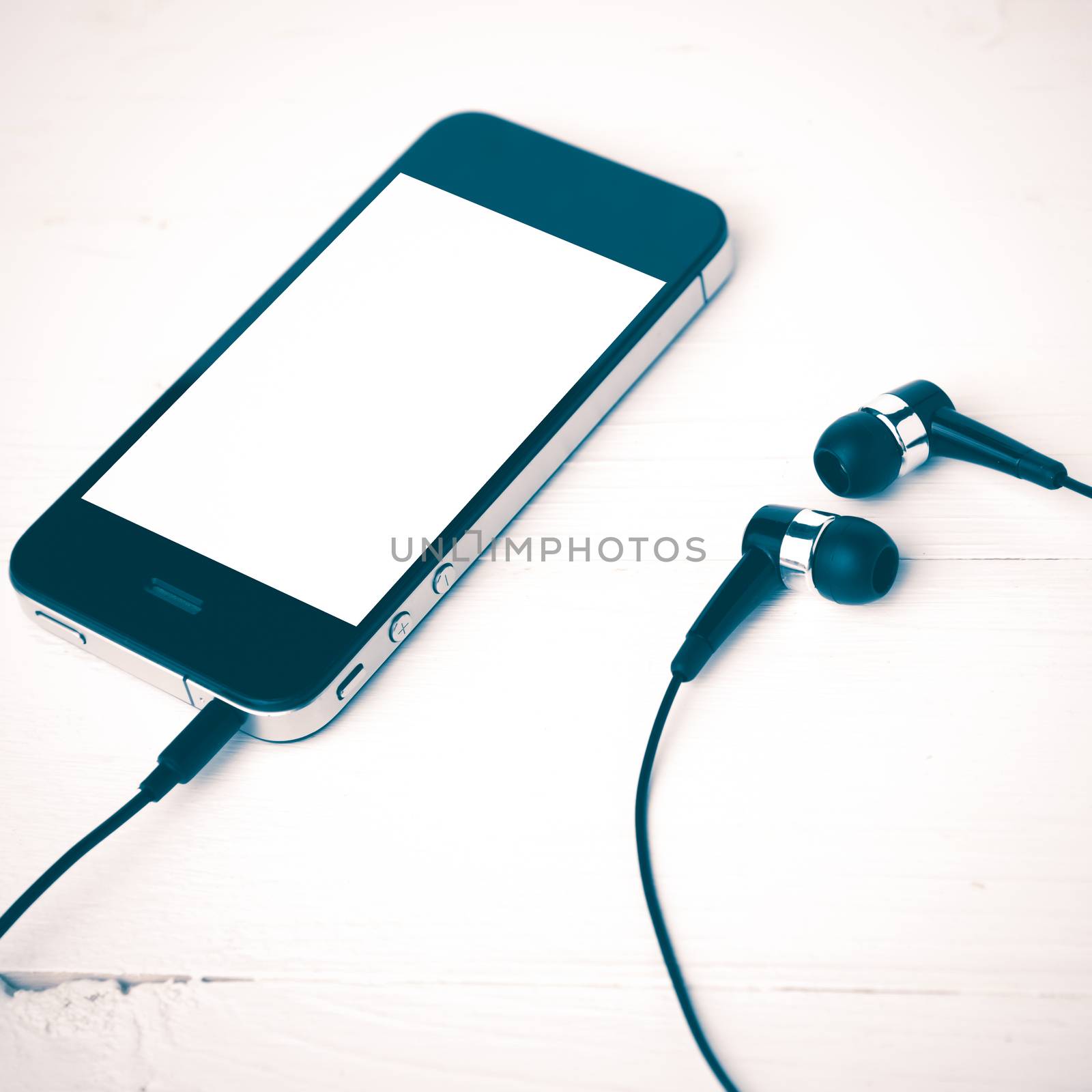 cellphone with earphone vintage style by ammza12