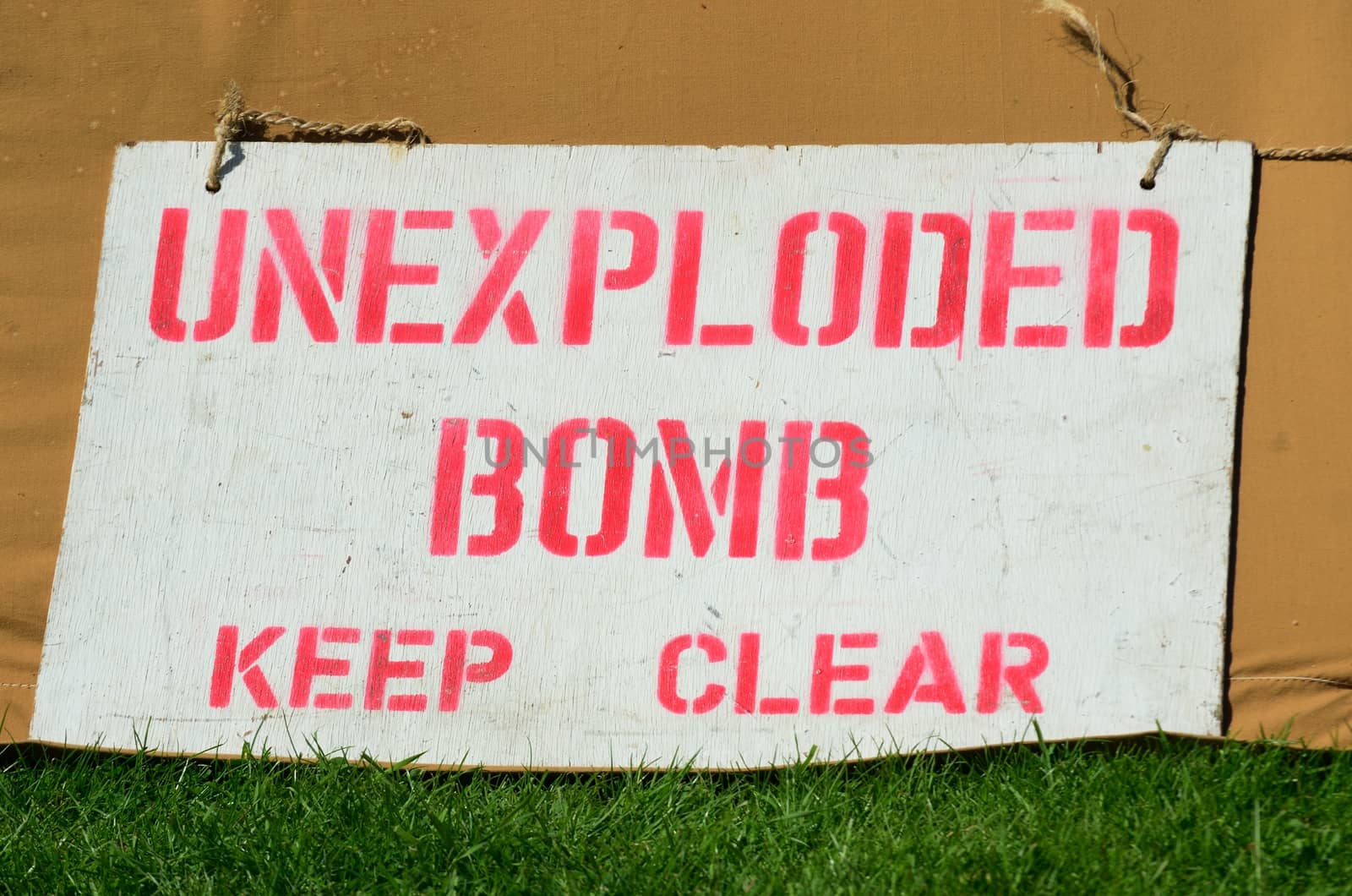 Warning sign for unexploded bomb by pauws99