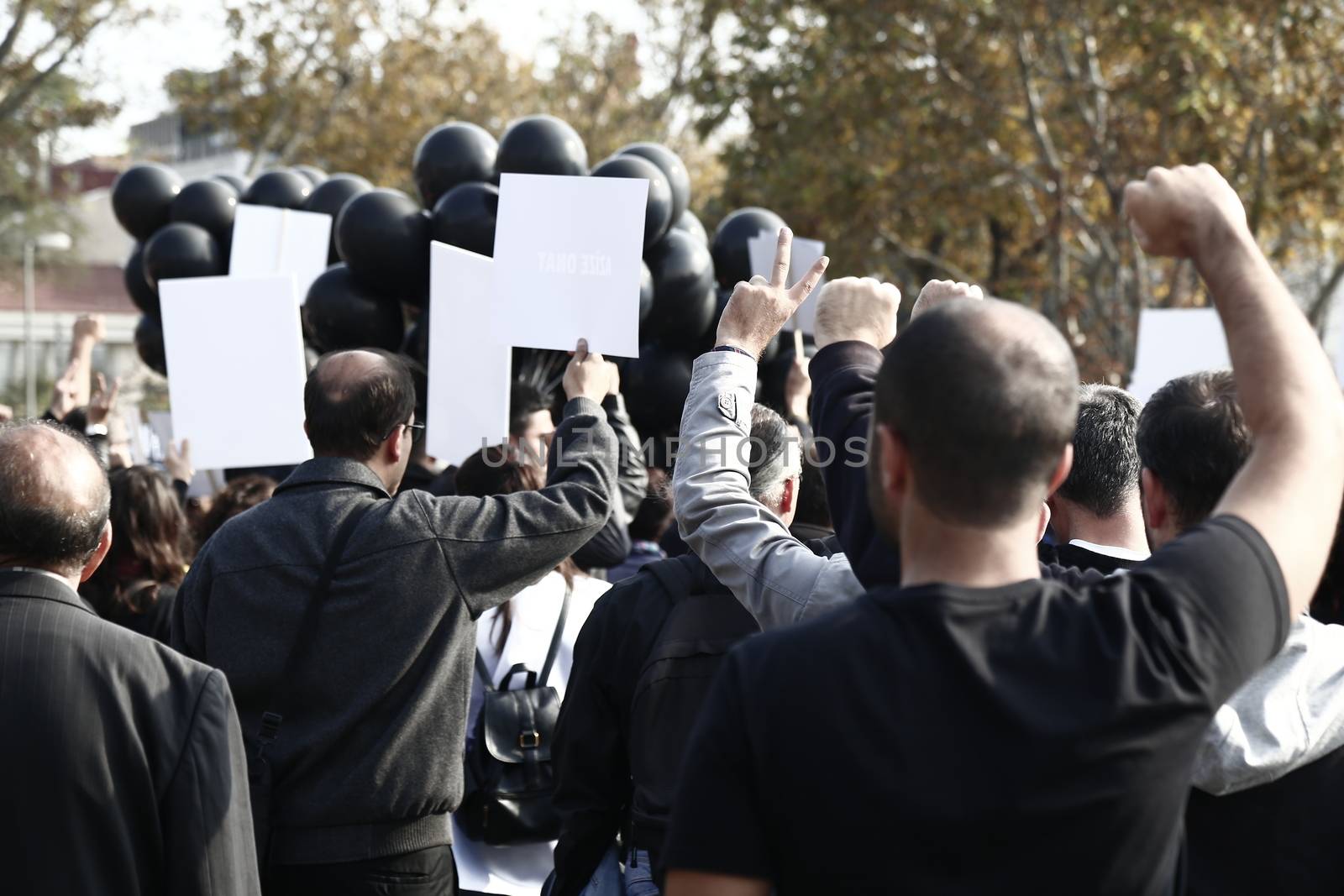 TRUKEY, Istanbul: Hundreds demonstrate in Kadikoy, eastern Istanbul, on October 17, 2015, one week after the Ankara suicide attacks, to pay tribute to the victims.