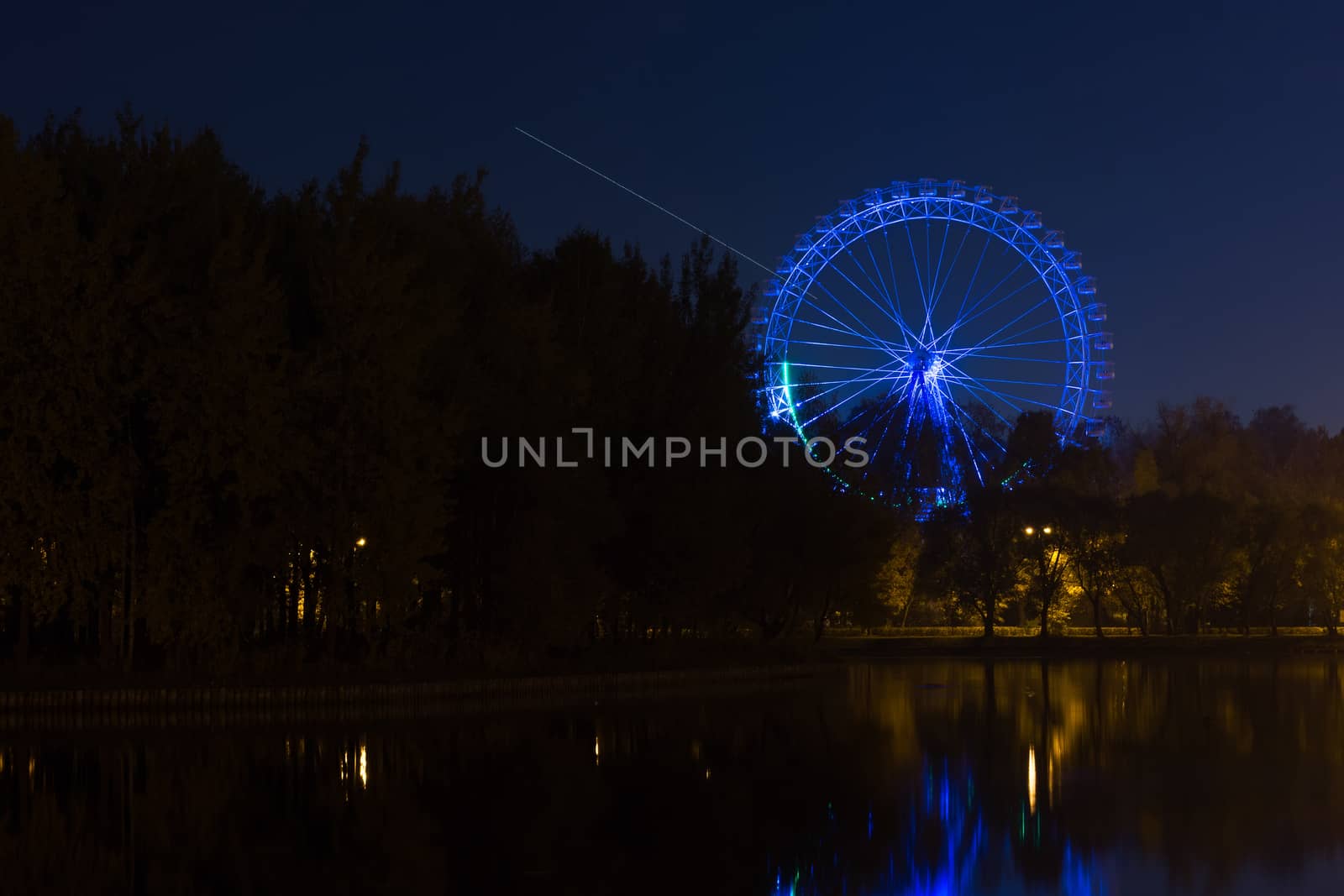 The picture shows a Ferris wheel