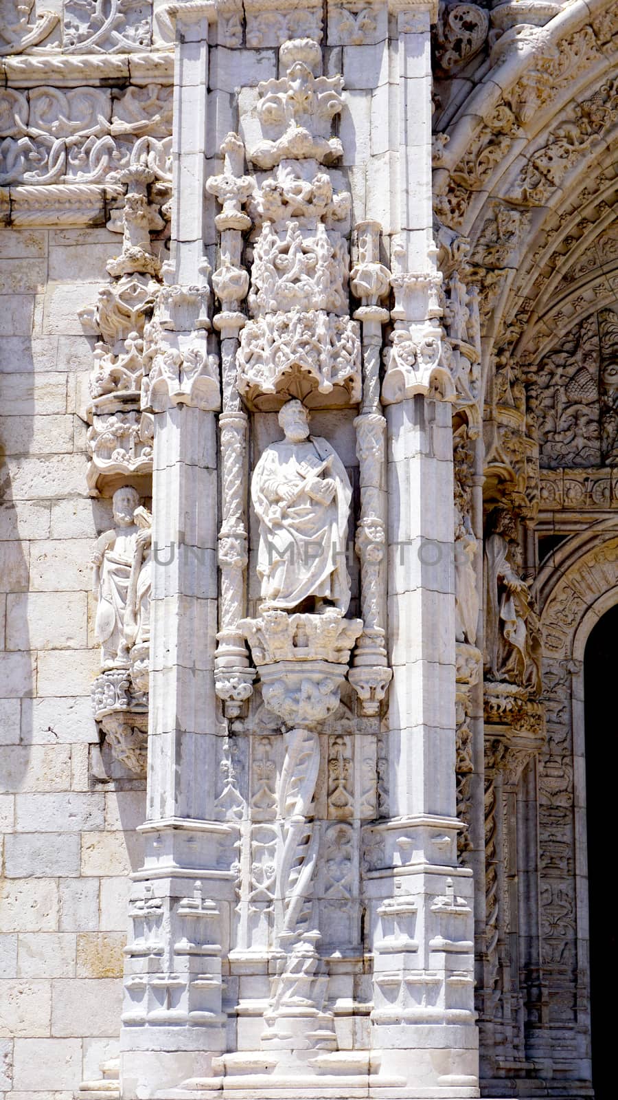 column details jeronimos architecture lisbon Portugal