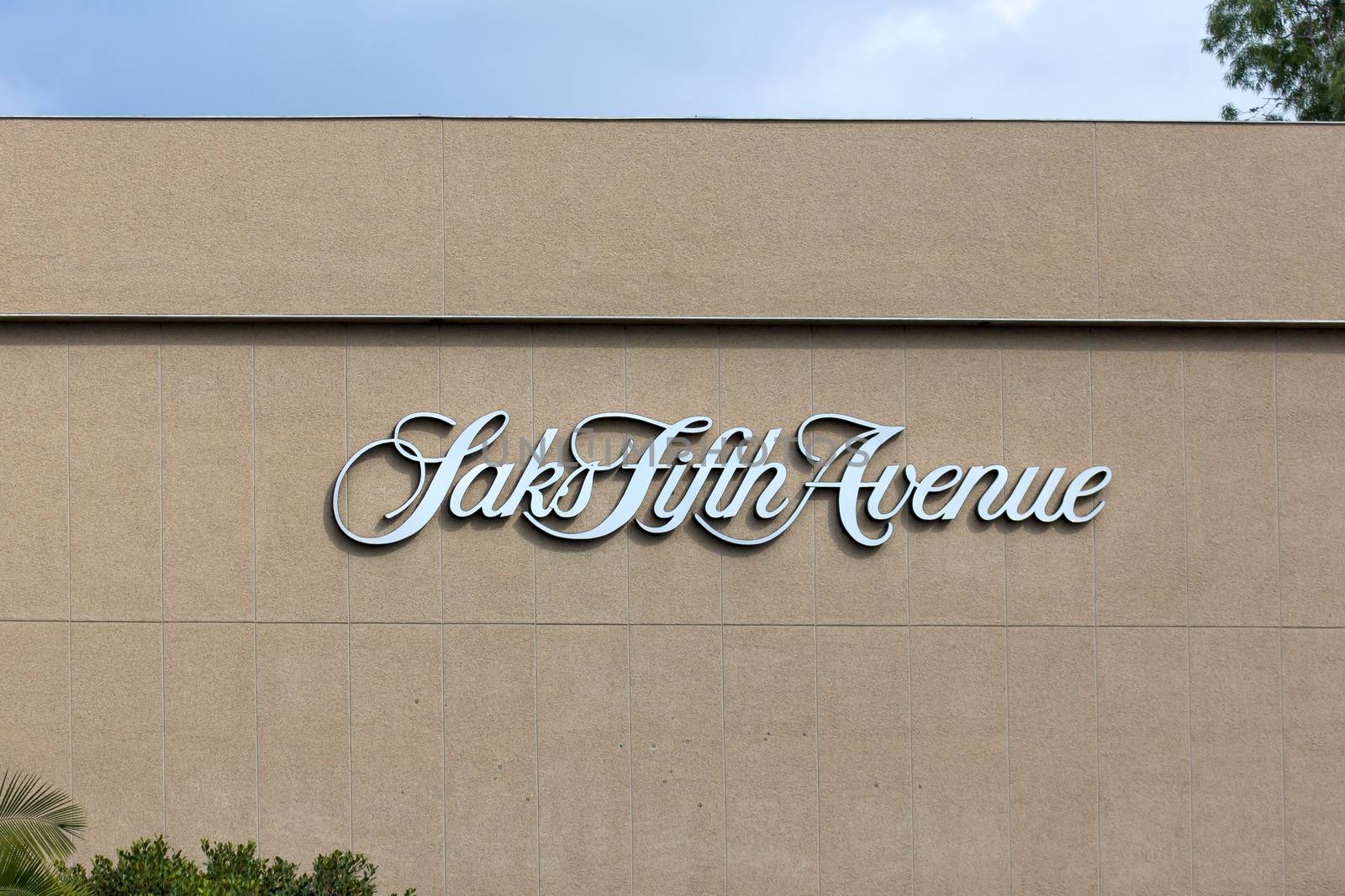 Saks Fifth Avenue Exterior by wolterk