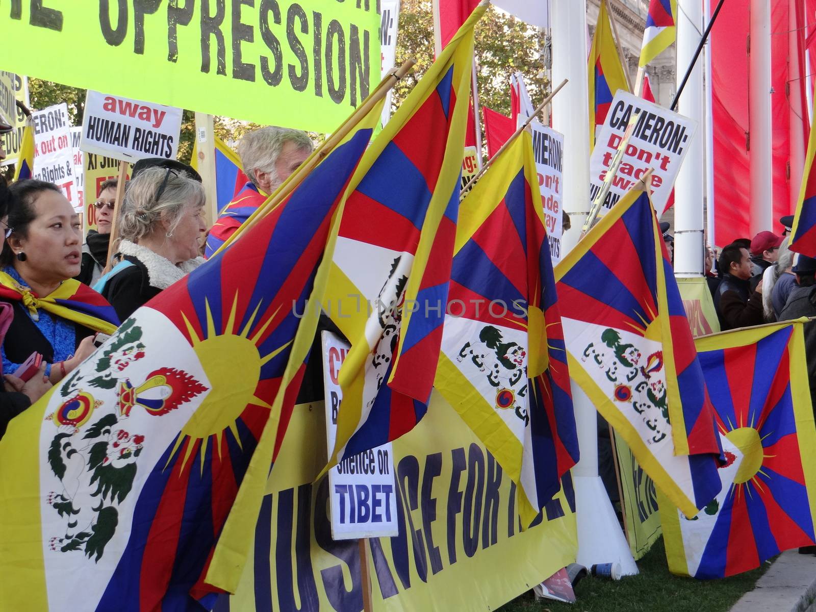 UK, London: Dozens of pro-Tibet protesters rally outside Parliament in London, England on October 20, 2015, as Chinese President Xi Jinping arrives for his address during his four-day visit. Since China's invasion of their country in 1950, Tibetans have never stopped resisting the occupation, and claiming the destruction of their way of life.