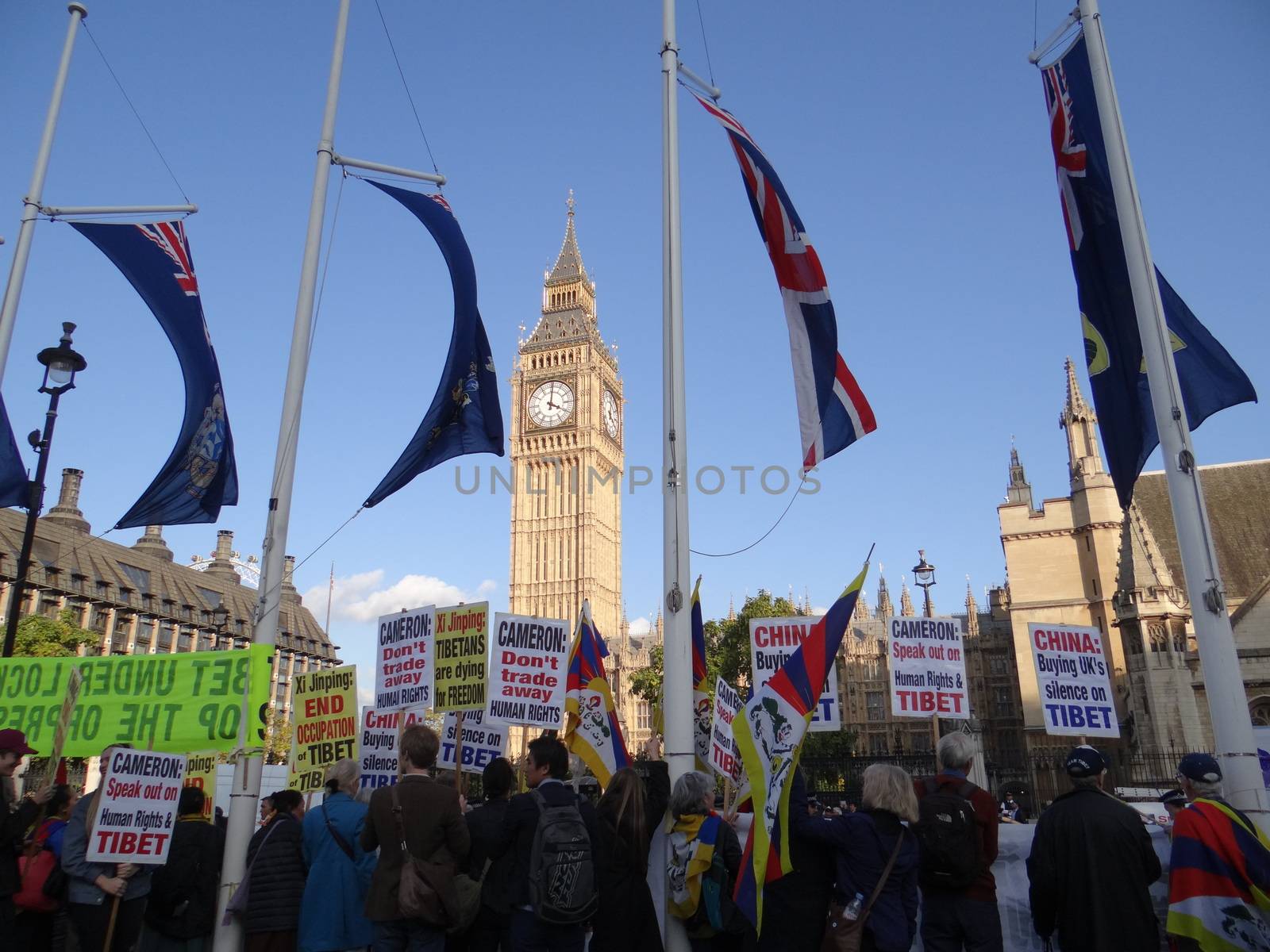 UK, London: Dozens of pro-Tibet protesters rally outside Parliament in London, England on October 20, 2015, as Chinese President Xi Jinping arrives for his address during his four-day visit. Since China's invasion of their country in 1950, Tibetans have never stopped resisting the occupation, and claiming the destruction of their way of life.