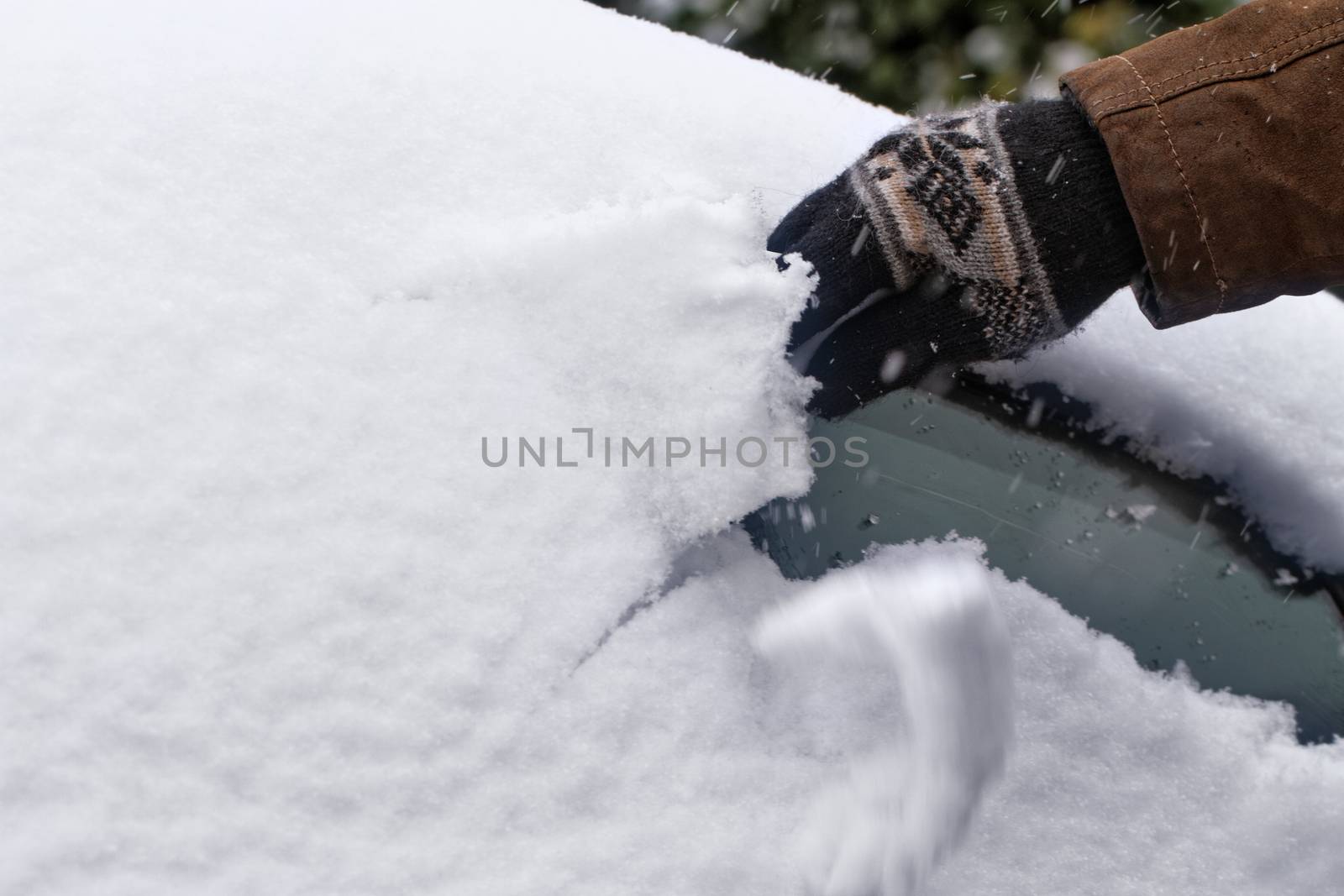 Snowy car by Nneirda