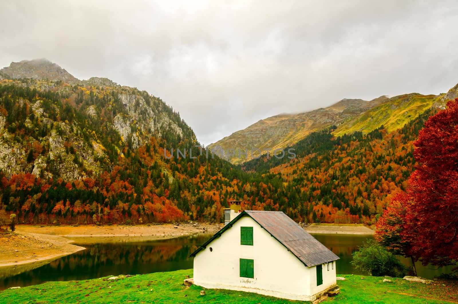 This is an outstanding mountain walk around the seven Ayous Lakes at the head of the Ossau Valley, visiting the Refuge d'Ayous. The views of the Pic du Midi d'Ossau and the surrounding area are simply wonderful. Wildlife abounds with deer, 