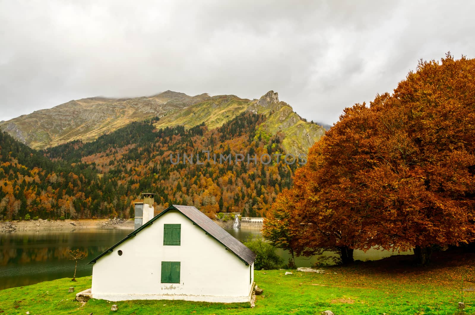 This is an outstanding mountain walk around the seven Ayous Lakes at the head of the Ossau Valley, visiting the Refuge d'Ayous. The views of the Pic du Midi d'Ossau and the surrounding area are simply wonderful. Wildlife abounds with deer, 