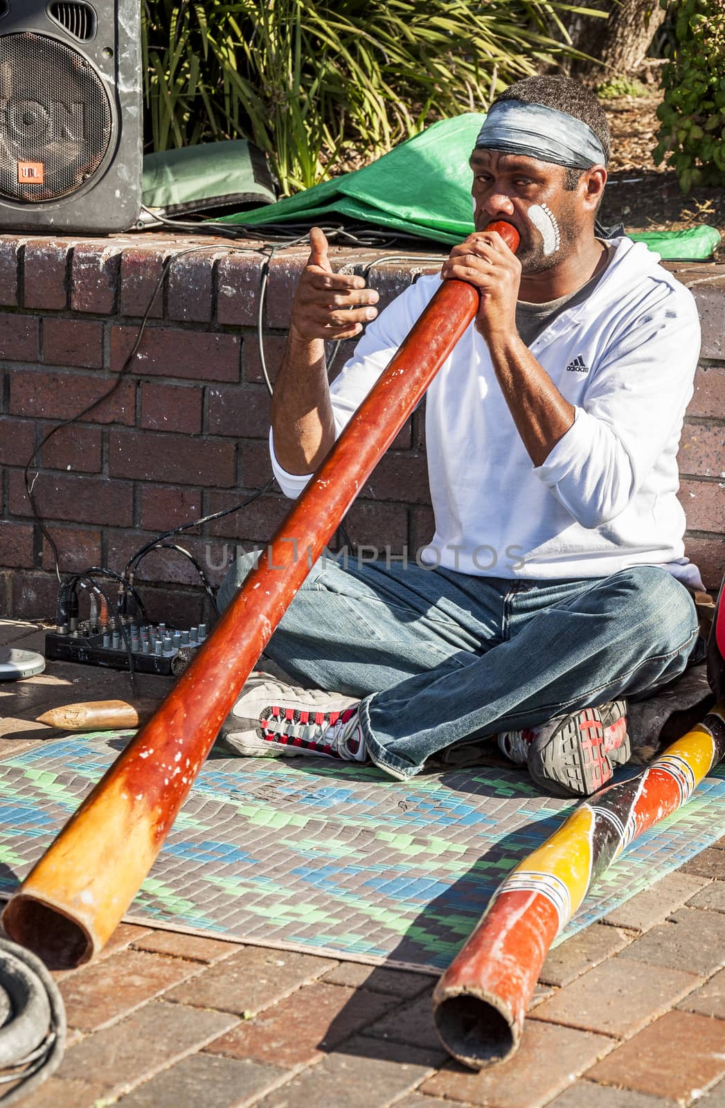 SYDNEY - AUGUST 17: Aborigine musician play the traditional instrument on a street on August 17, 2010 in Sydney, Australia
