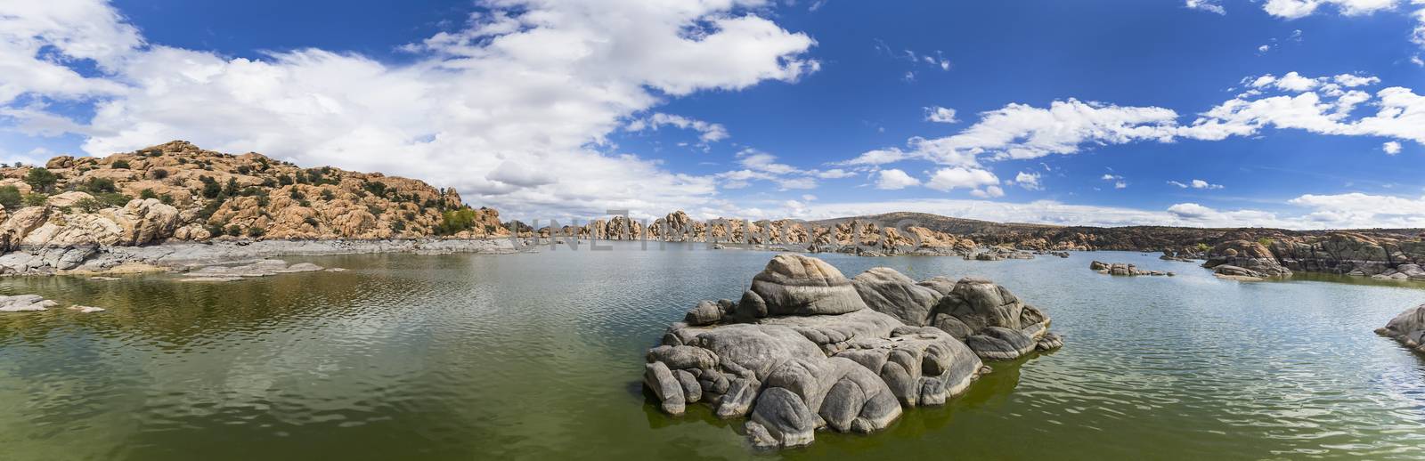 Lake views in the Arizona desert