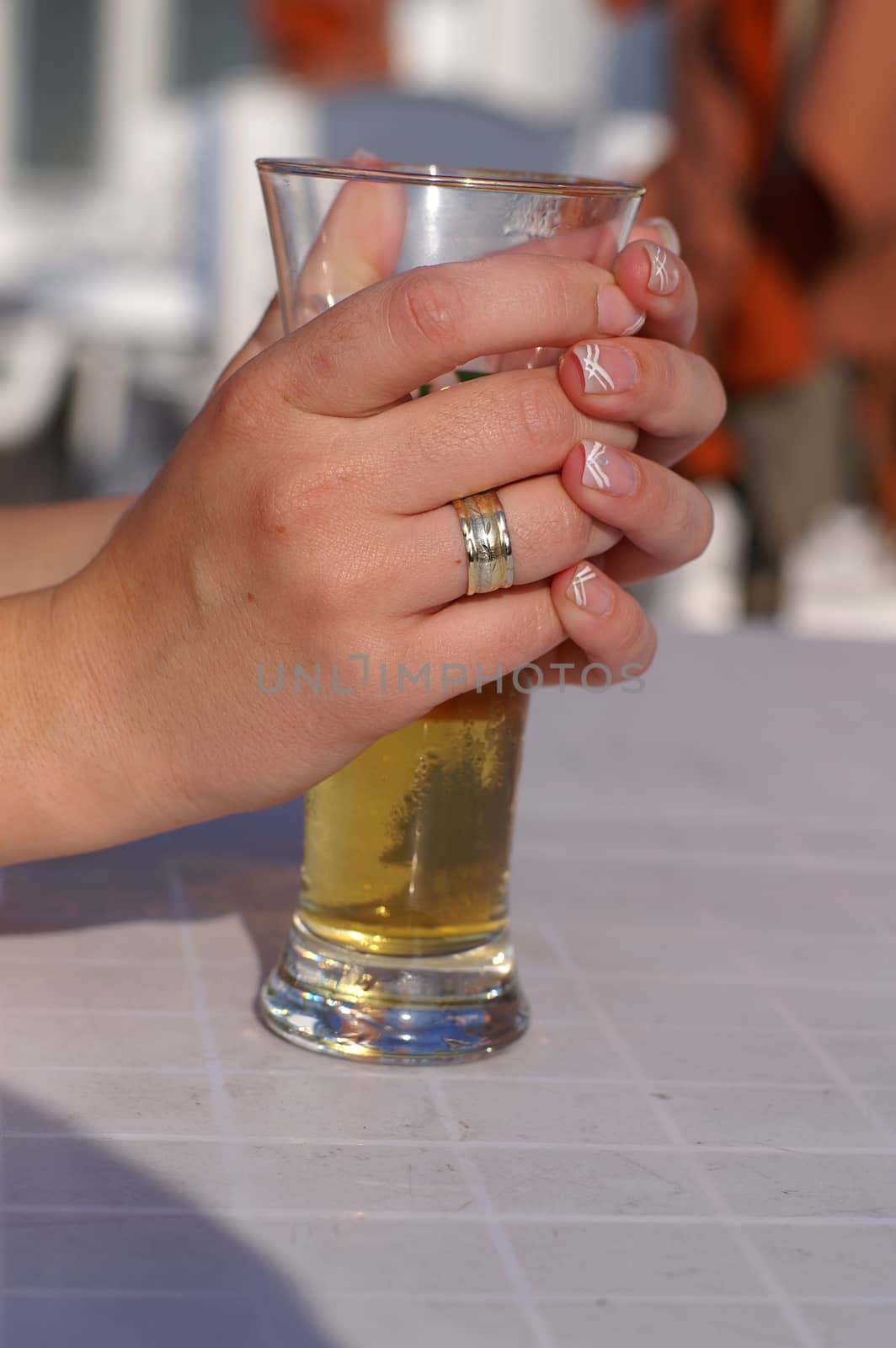 a woman drinking beer in a sunny day