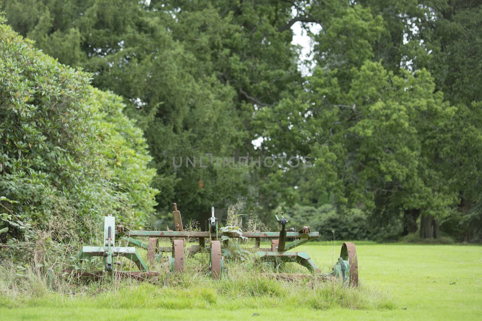 aged lawn mower by mattkusb