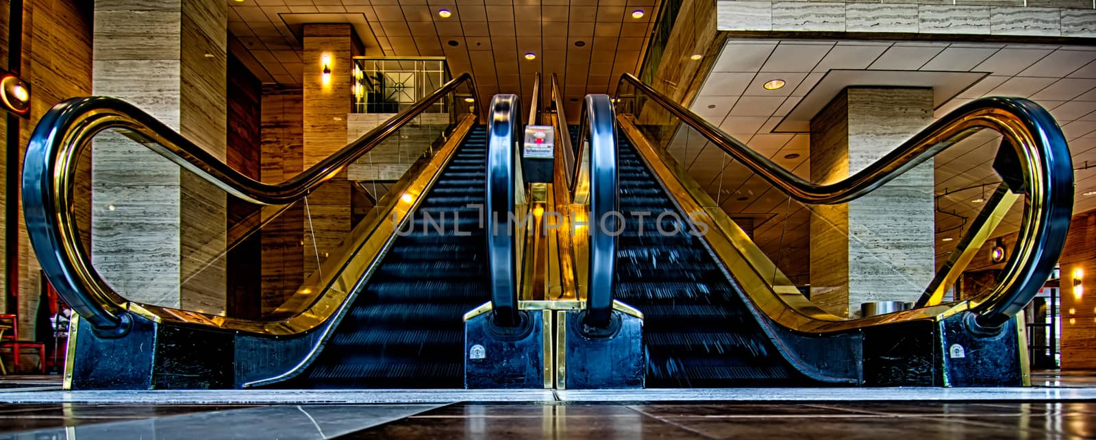 wide panoramic angle of escalator flow low point