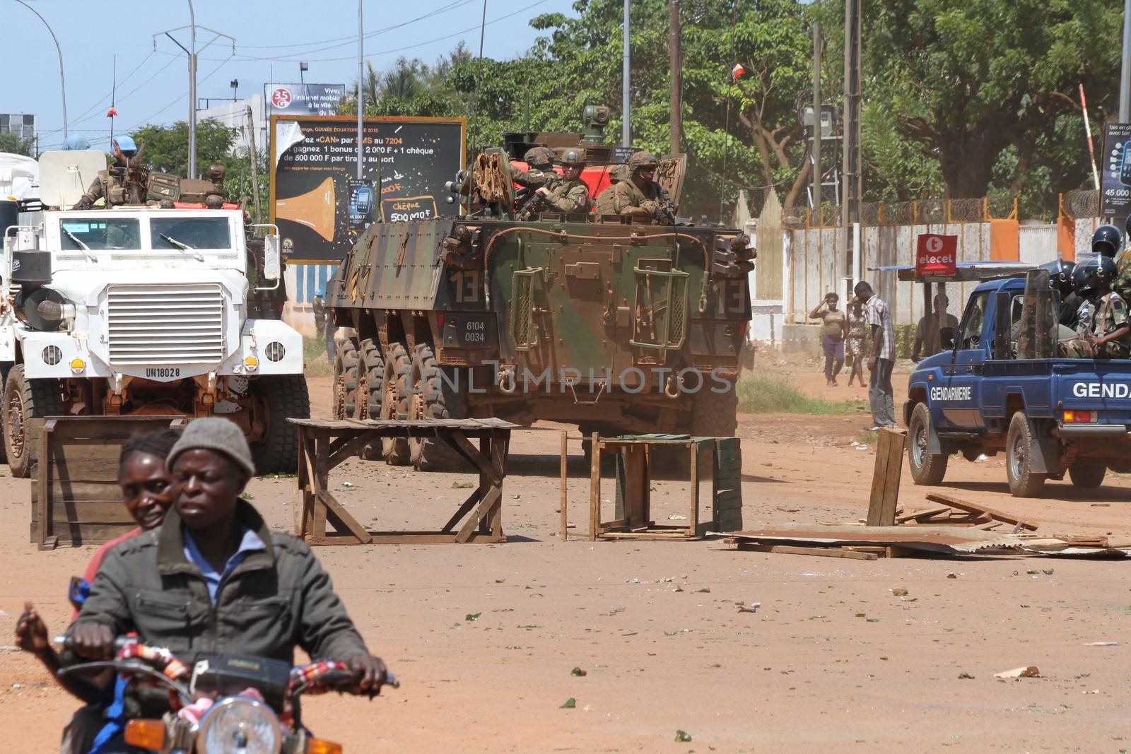 CENTRAL AFRICAN REPUBLIC, Bangui  : Soldiers of the United Nations Multidimensional Stabilization Mission in Central African Republic, Minusca, and french army pass on a street in Bangui, as they patrol in the city, on October 27, 2015,  after protesters attacked and plundered Muslim houses and shops in the aftermath of the murder of at least one clean water delivery man, on October 26. The Central African Republic descended into bloodshed on last September, more than two years ago after long time president Francois Bozize, a Christian, was ousted by Seleka rebels, triggering the worst crisis since independence in 1960. 