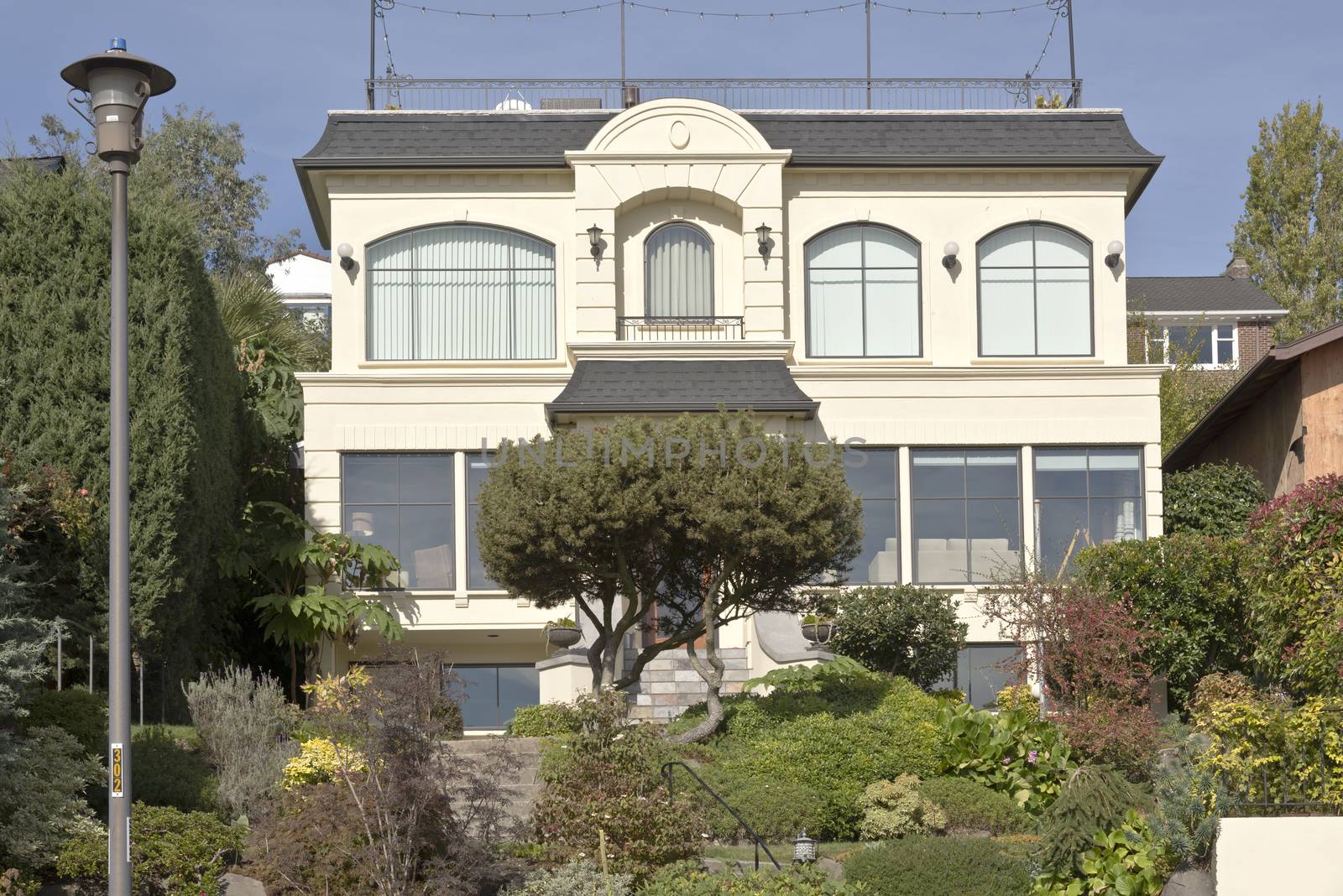 Family home in Queen Ann Seattle WA. by Rigucci