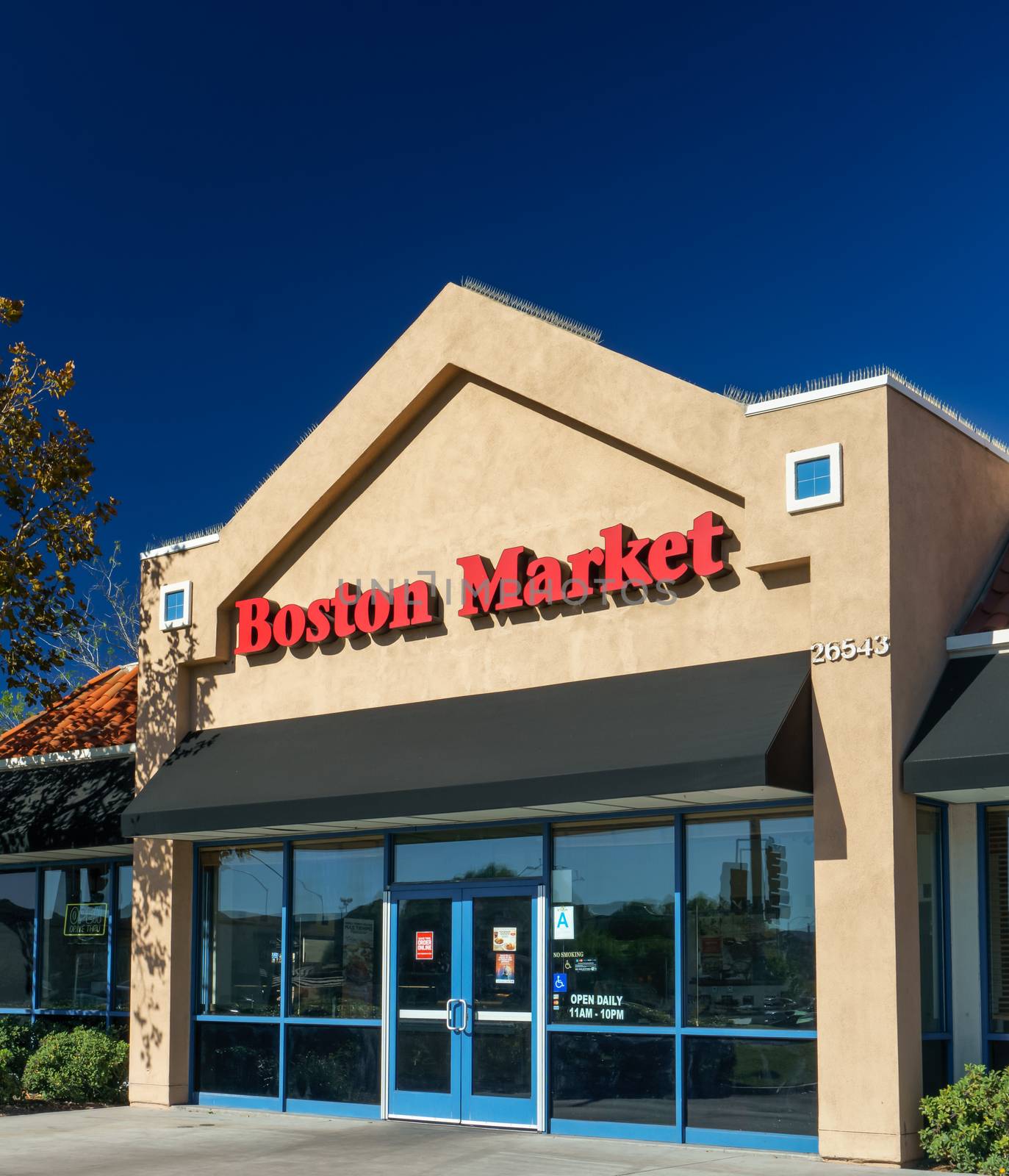 SANTA CLARITA,CA/USA - OCTOBER 31, 2015: Boston Market exterior and logo. Boston Market is a chain of American fast casual restaurants.