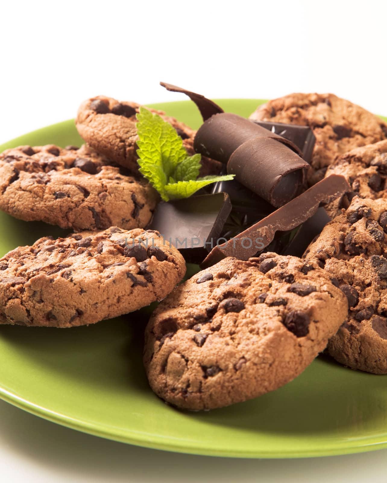 Chocolate chip cookies on a green plate 