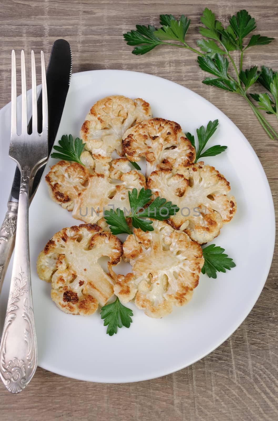 Warm appetizer of fried pieces of cauliflower 