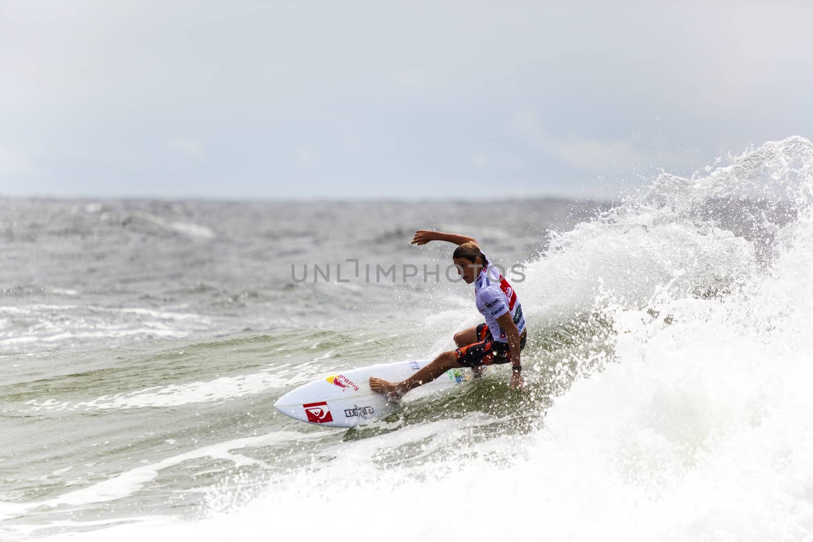 Surfer races the Quicksilver & Roxy Pro World Title Event by Imagecom
