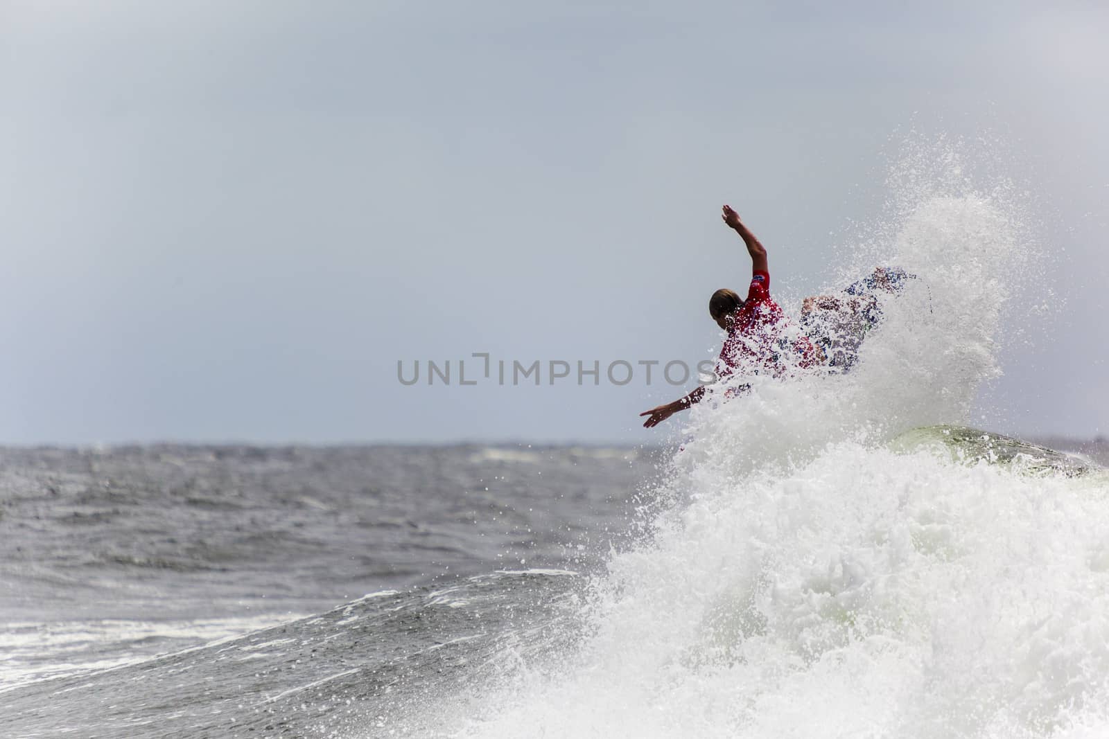 Surfer races the Quicksilver & Roxy Pro World Title Event by Imagecom