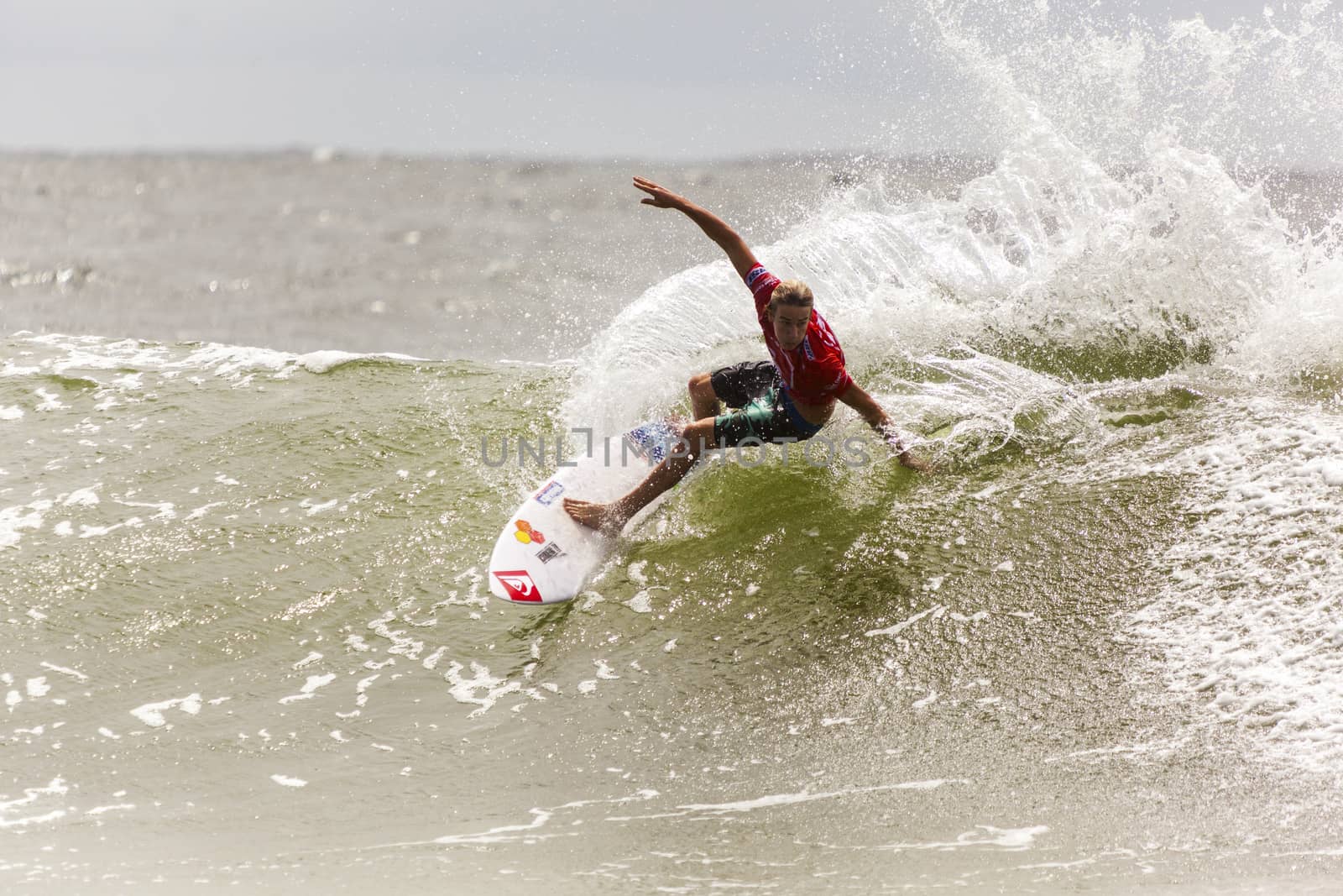 Surfer races the Quicksilver & Roxy Pro World Title Event by Imagecom