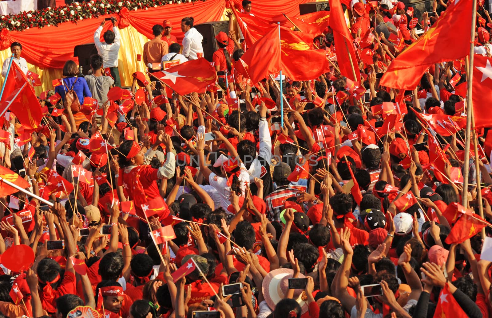MYANMAR, Yangon : Tens of thousands of people gather in Yangon on November 1st, 2015 in support of opposition leader of the National League for Democracy party and Nobel Peace Prize Aung San Suu Kyi, one week before general elections. 