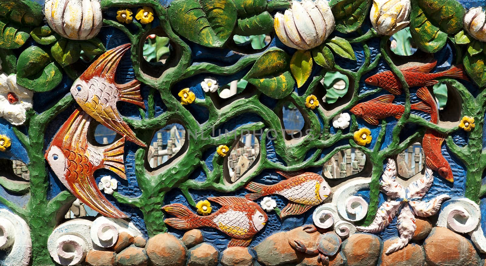 Sculpture of the underwater world with plants and fish.